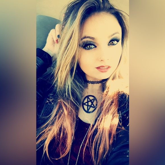 Meet your Posher, Kayla - Picture 7 of 12